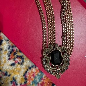 Chunky chain necklace with jewel pendant